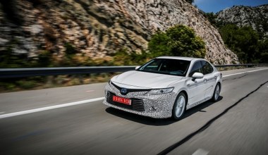 Toyota Camry z nową generacją napędu hybrydowego