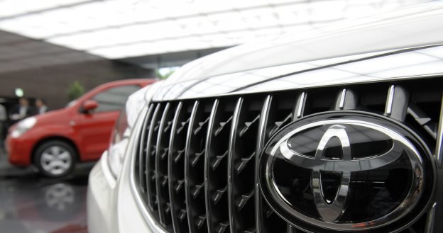 Toyota chce wydać aż miliard dolarów na wsparcie sprzedaży /AFP