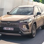 Toyota Corolla Cross po zmianach. Pali 4,9 l/100 km i właśnie potaniała