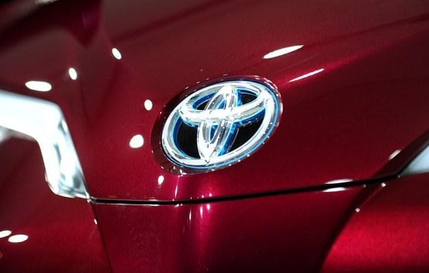 Toyota, dzięki zaangażowaniu w samochody hybrydowe, jest liderem zestawienia /AFP