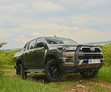 Toyota Hilux 2.8 D-4D Invincible - poczuj się jak twardziel