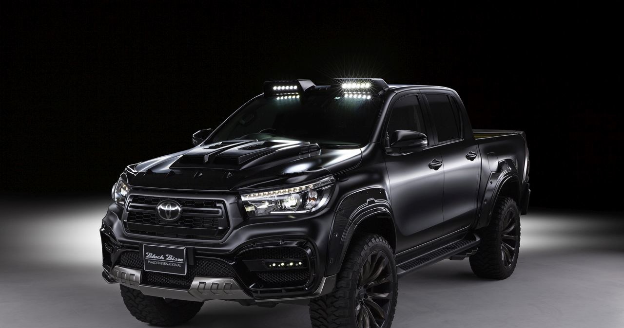 Toyota Hilux Black Bison /Informacja prasowa