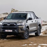 Toyota Hilux po raz pierwszy z takim napędem. To diesel i hybryda w jednym 