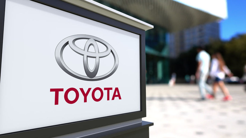 Toyota inwestuje w badania i rozwój technologii /123RF/PICSEL