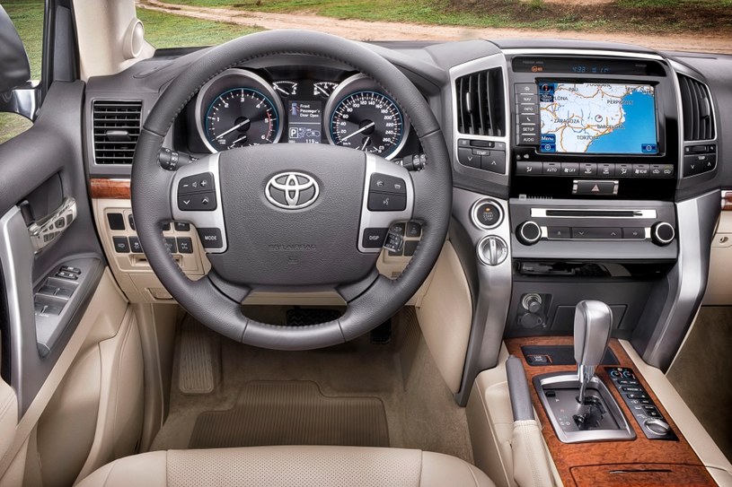 Toyota Land Cruiser V8 /Toyota