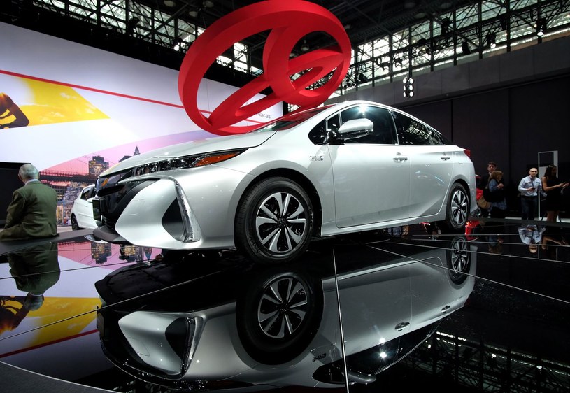 Toyota ma duże doświadczenie w produkcji hybryd /AFP