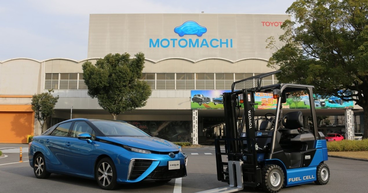 Toyota Mirai i wodorowy wózek widłowy /Informacja prasowa