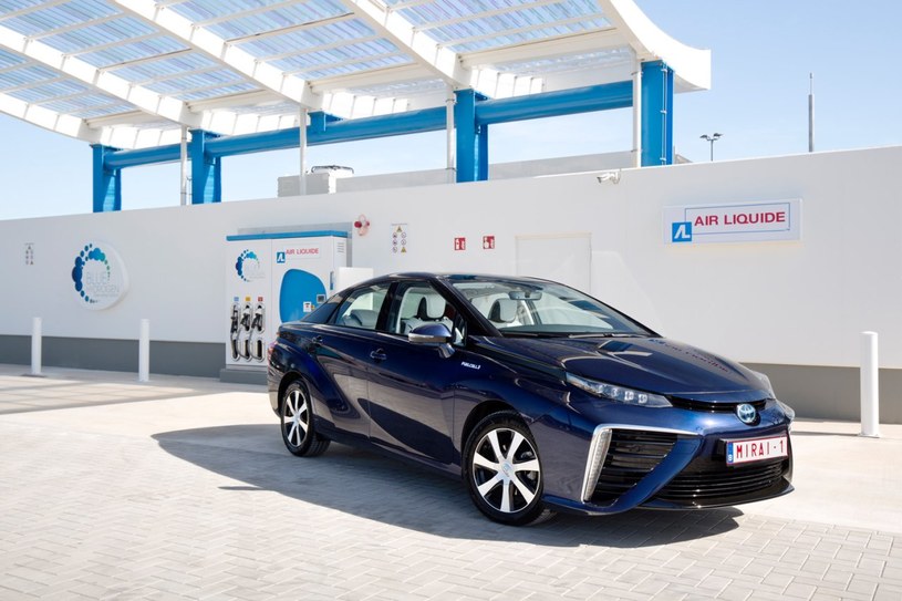 Toyota Mirai – pierwszy seryjny samochód napędzany wodorem /INTERIA.PL/informacje prasowe