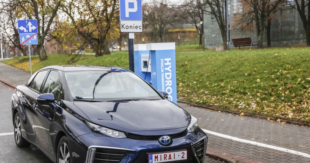 Toyota Mirai to pierwszy samochód, zaprojektowany od początku jako pojazd wykorzystujący ogniwa wodorowe /Informacja prasowa