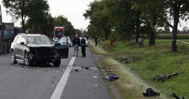 Toyota na którą wpadł jadący motocyklem Wałęsa /PAP