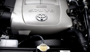 Toyota nie porzuca silników spalinowych. Nowe V8 i R4 turbo