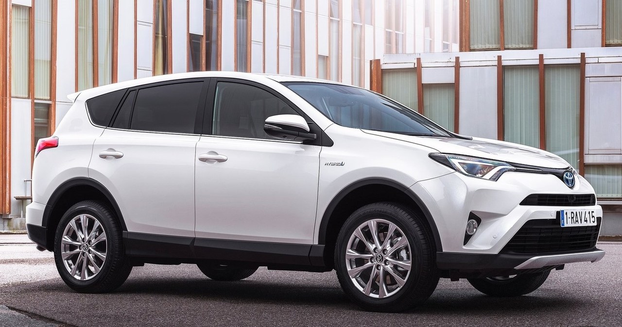 Toyota RAV4 po face liftingu z 2016 roku wygląda bardziej wyraziście i wciąż atrakcyjnie /materiały prasowe