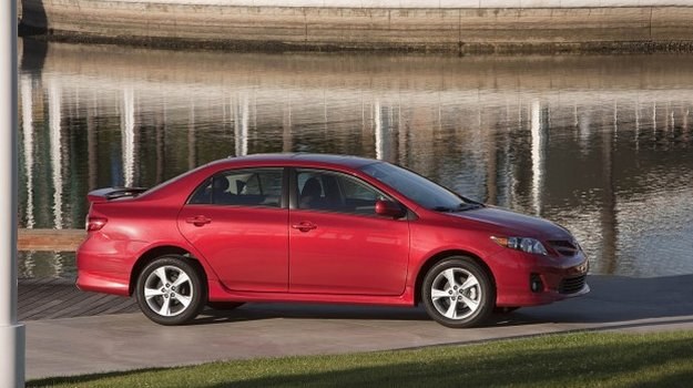Toyota sprzedaje bazujące na Corolli kompakty pod różnymi nazwami. /Toyota