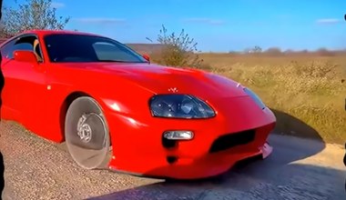 Toyota Supra na przeźroczystych kołach? Czego się nie zrobi dla wyświetleń