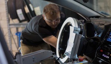 Toyota testuje prototypy za pomocą robota