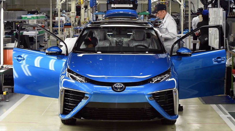 Toyota uruchomiła seryjną produkcję wodorowego modelu Mirai /AFP