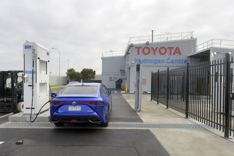 Toyota uważa, że większą przyszłość niż samochody bateryjne mają auta wodorowe /Getty Images