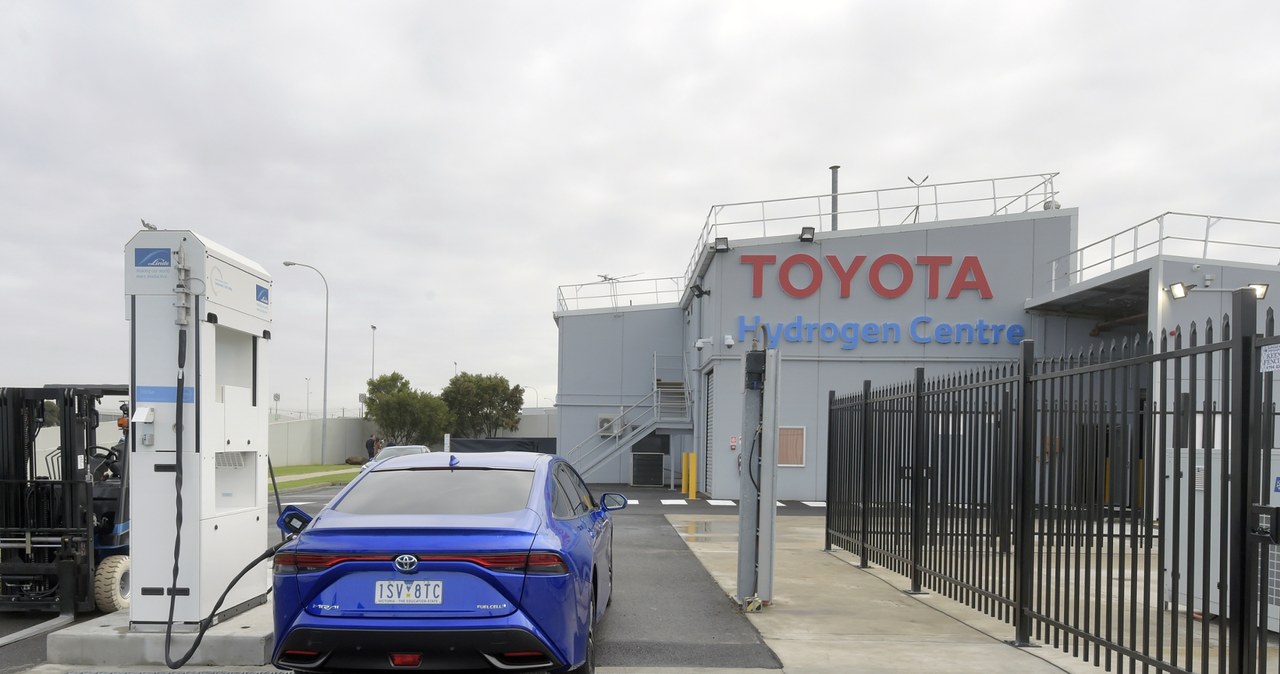 Toyota uważa, że większą przyszłość niż samochody bateryjne mają auta wodorowe /Getty Images