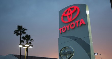 Toyota w tarapatach /AFP