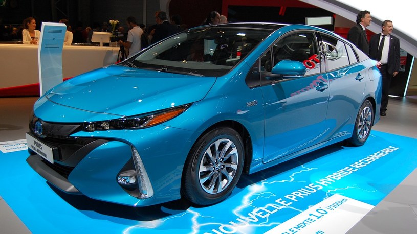 Toyota wzywa do serwisu ponad milion Priusów i C-HR-ów w związku z ryzykiem pożaru /Geekweek