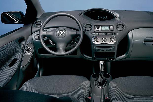 Toyota Yaris 2003 (kliknij) /INTERIA.PL