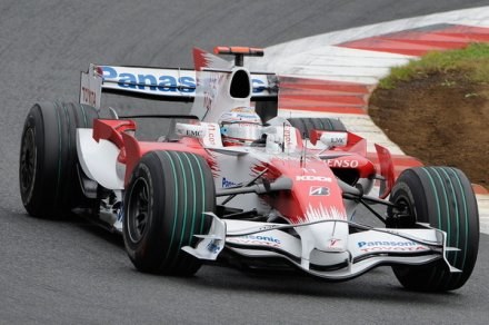 Toyota zapewnia, że nie wycofa się z F1. Na zdjęciu Jarno Trulli /AFP