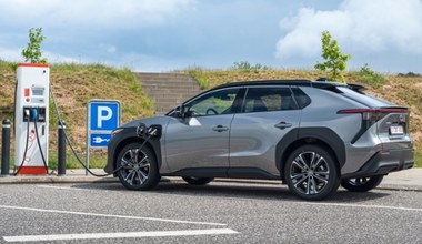 Toyota zmienia plany co do elektryków. Produkcja mniejsza o 1/3