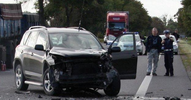 Toyota została uderzona w lewy przedni błotnik /PAP