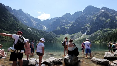 TPN apeluje do turystów. Nie wolno się kąpać w tatrzańskich stawach