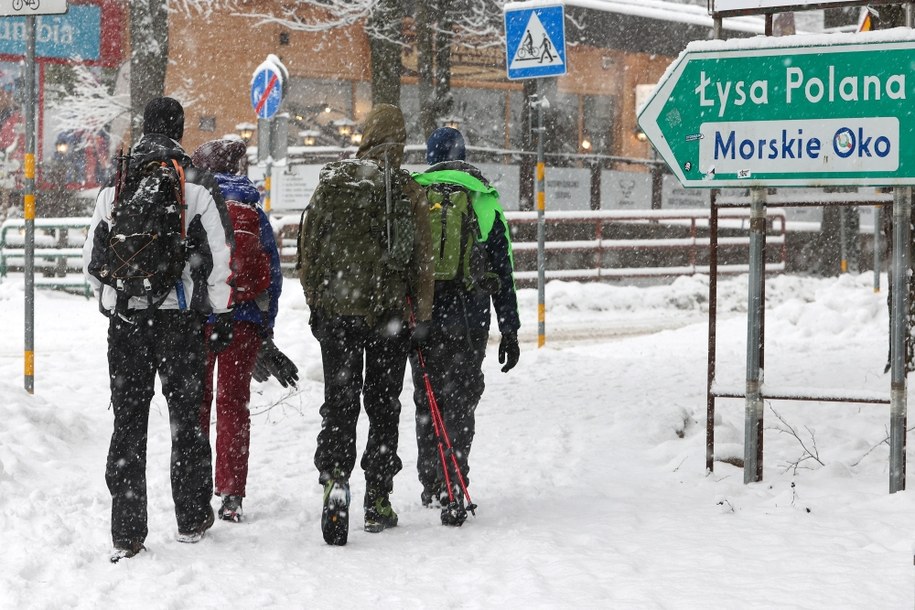 Śnieżyce, lawinowa "czwórka" i zamknięte szlaki. Przed nami iście zimowy weekend