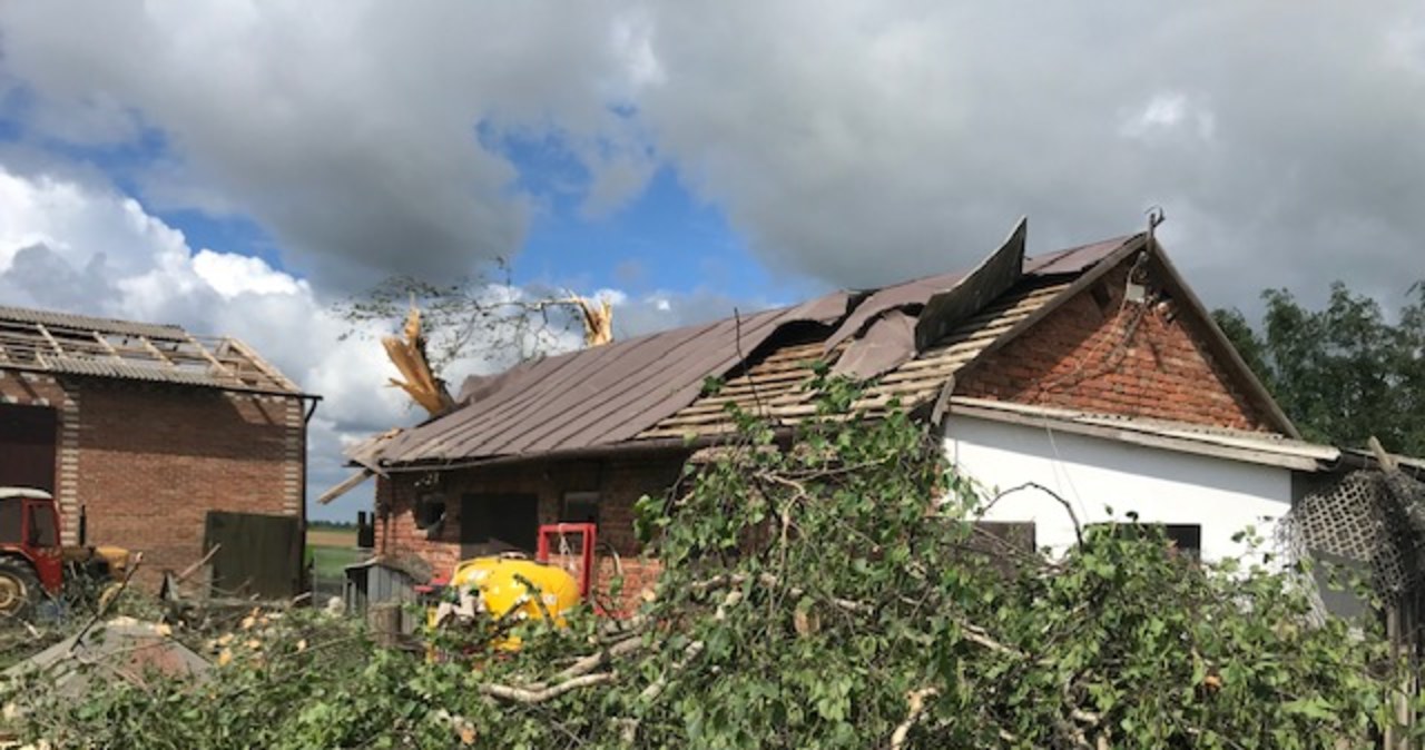 Trąba powietrzna niedaleko Lublina. Straty są ogromne - RMF 24