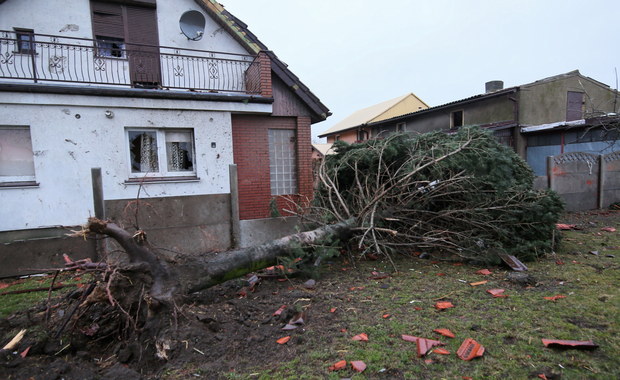 Trąba powietrzna w gminie Dobrzyca. "10 minut i nie ma dorobku życia"