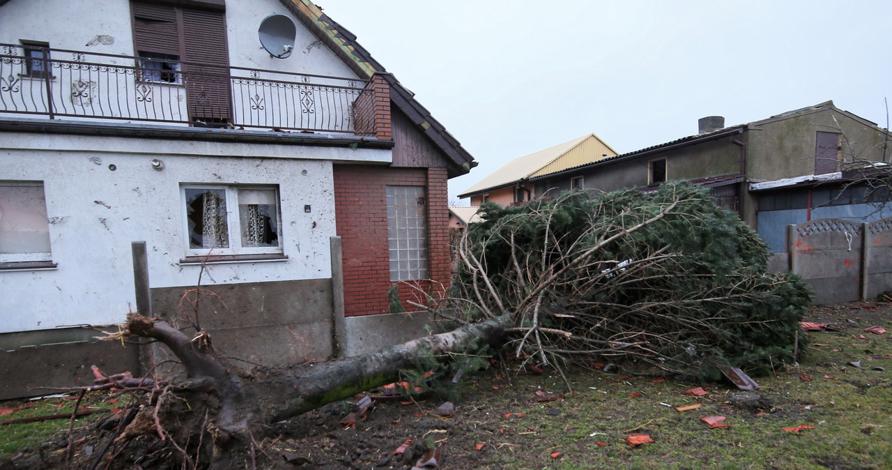 Trąba powietrzna w gminie Dobrzyca. "10 minut i nie ma dorobku życia"