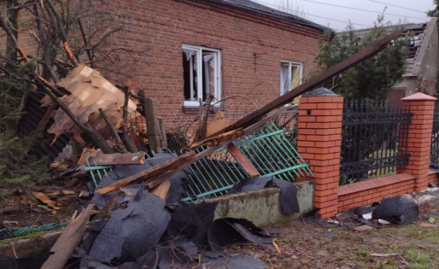 Trąba powietrzna we wsi Smaszków w Łódzkiem. Dwie osoby ranne 