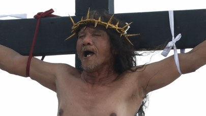 Tradycji stało się zadość. Stolarz po raz 35. dał się przybić do krzyża