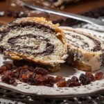 Tradycyjna rolada makowa z bakaliami. Upiecz ją na Boże Narodzenie