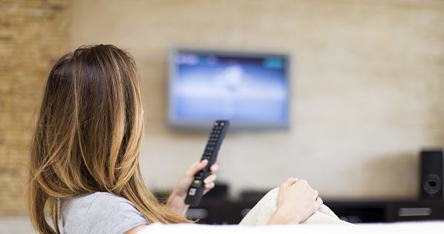 Tradycyjna telewizja ma się dobrze /&copy;123RF/PICSEL