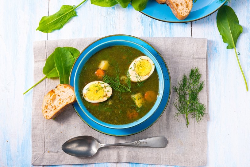 Tradycyjna zupa szczawiowa jest zdrowym daniem, ale nie każdy powinien ją jeść /123RF/PICSEL