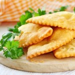 Tradycyjne danie jedzone na Podlasiu. Czebureki to chrupiące pierogi smażone na głębokim tłuszczu 