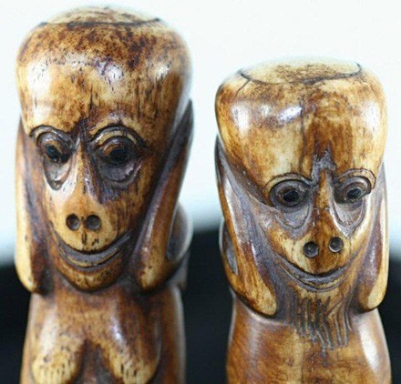Tradycyjne figurki Ebu Gogo rzeźbione przez ludność Flores /MWMedia