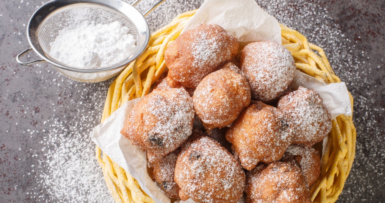 Tradycyjne pączki holenderskie Oliebollen /lenyvavsha /123RF/PICSEL