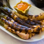 Tradycyjny kataloński przysmak. Jak zrobić calçots?