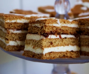 Tradycyjny miodownik zawsze robi wrażenie. Z tego przepisu wyjdzie doskonały