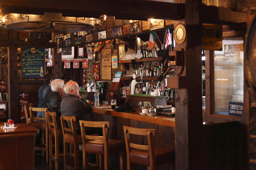 Tradycyjny pub na Wyspach Brytyjskich /Martin Siepmann /Agencja FORUM