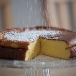 Tradycyjny sernik wiedeński. Babcie dodawały do masy jeden nietypowy składnik 
