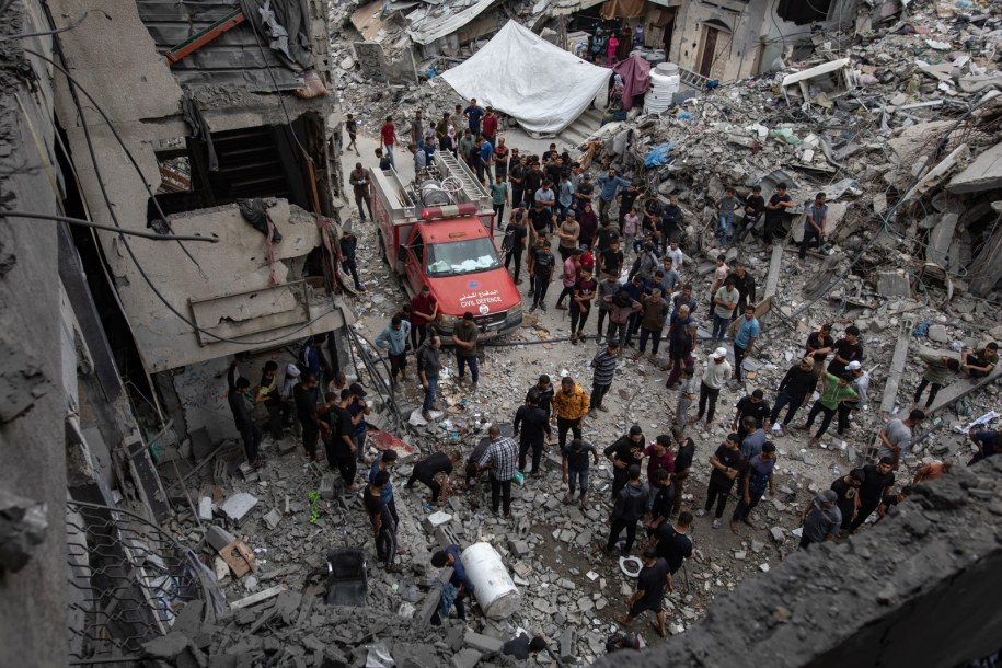 Tragedia humanitarna w Strefie Gazy pogłębia się z każdym dniem /PAP/EPA/HAITHAM IMAD /PAP/EPA