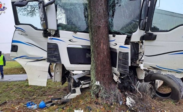 Tragedia koło Kraśnika. Nie żyje kierowca ciężarówki