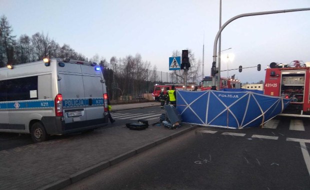 Tragedia na drodze w Gdyni: Auto uderzyło w słup. Zginęło 3 młodych mężczyzn