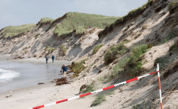 Tragedia na duńskiej plaży: Dwoje dzieci zginęło pod osuniętą wydmą