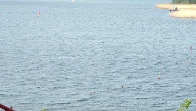 Tragedia na jeziorze. Po dobie odnaleziono ciało poszukiwanego żeglarza